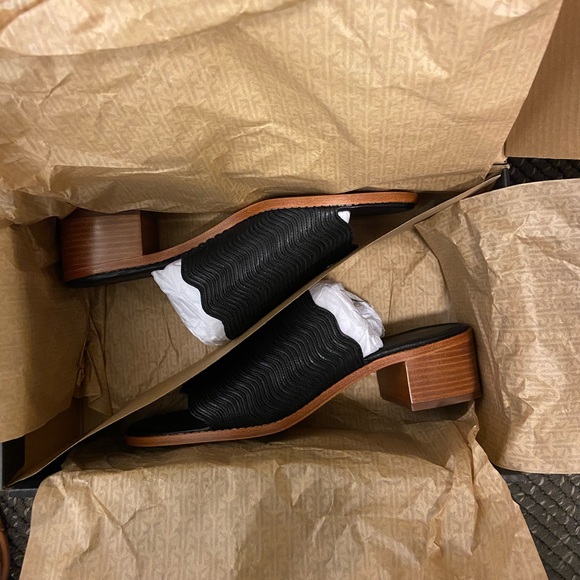 frye cindy wave mule